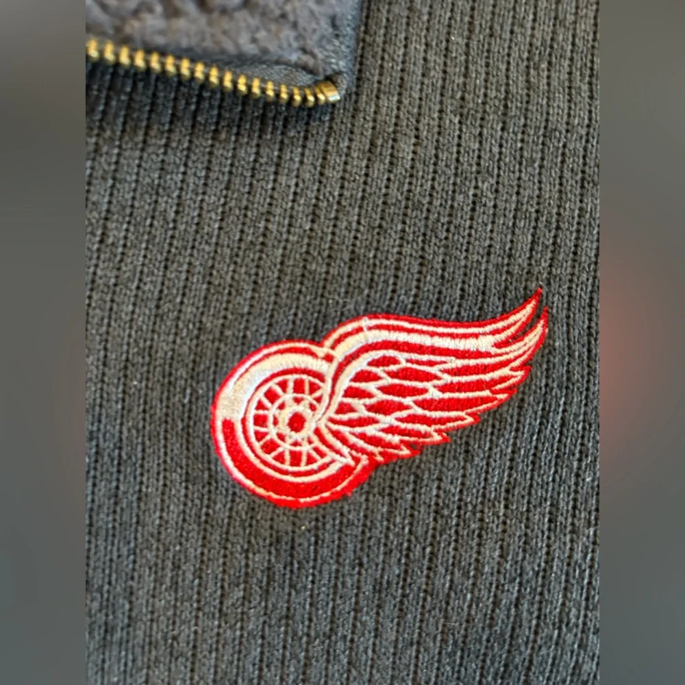 Detroit‎ Red Wings NHL Ribbed Quarter Zip Pullover Large